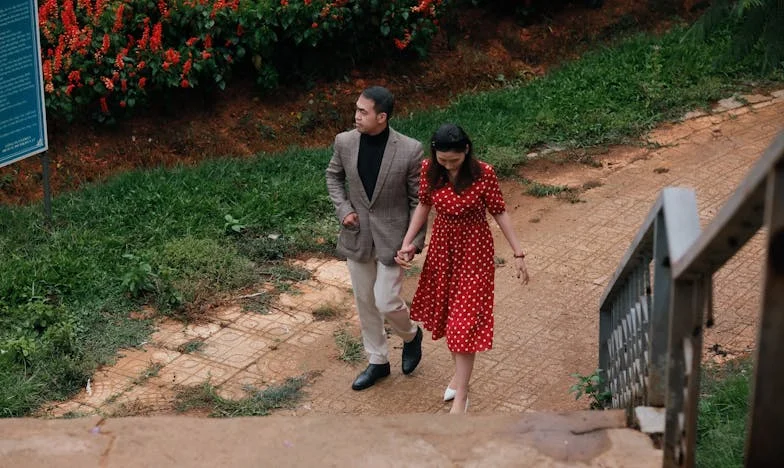 Seule dans la foule : le cri silencieux d'une grand-mère oubliée