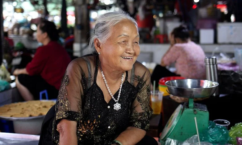 « Viens avec les enfants, mais n’oublie pas ton portefeuille » – Un été de secrets dans le jardin familial