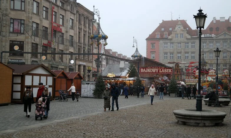 Entre deux foyers : Le combat de Claire pour sa dignité