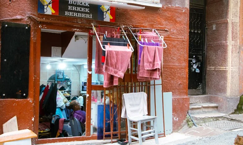 « Ils pensaient que je n'étais qu'une adresse » – Confession d'une tante parisienne