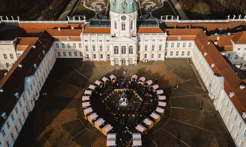 L’Intrus du Deuxième : Quand les Frontières S’effacent