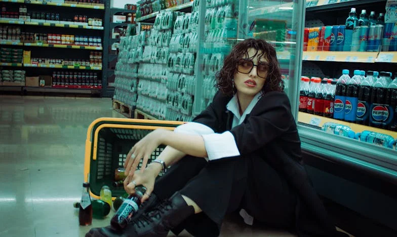 Pourquoi as-tu besoin d’un autre appartement, si tu en as déjà quatre ?