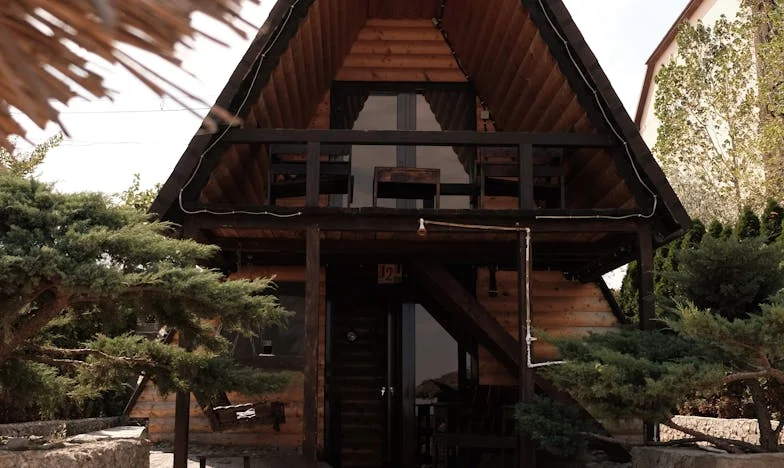 Quand Mamie a Découvert que Son Petit-Fils Attendait Sa Maison