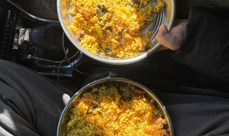 Sous le même toit : la guerre silencieuse de la cuisine partagée