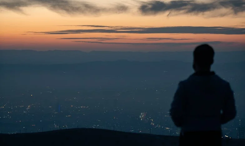 Sous le même toit : Le poids de l'amour filial
