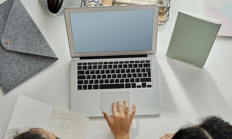 Deux fois heureux de voir partir le frère : Comment mon frère cadet a transformé nos week-ends en enfer