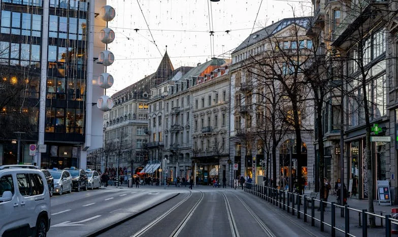 Entre deux feux : L’histoire d’un père déchiré entre son fils et sa famille