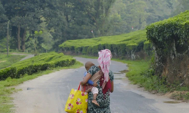 Entre deux mondes : Mon combat contre les règles de ma belle-mère et le silence de mon mari