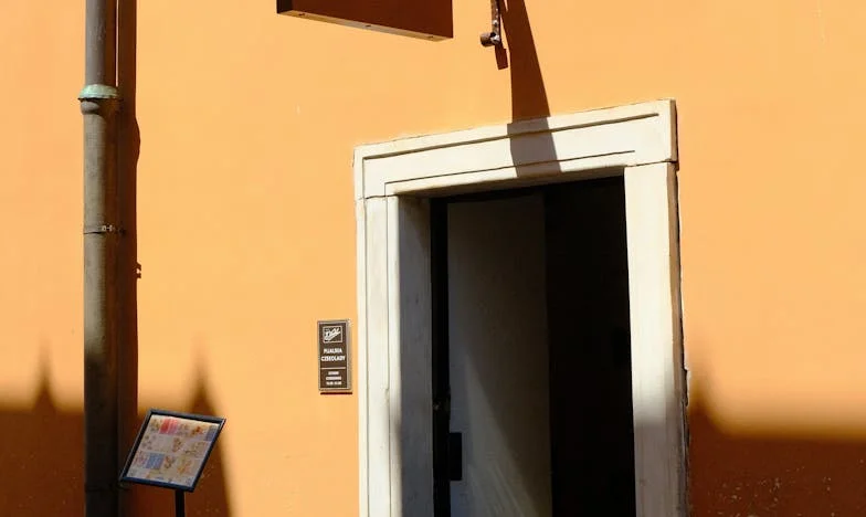 « C’est à cause de toi qu’on n’arrive plus à joindre les deux bouts » – Quand une mère blesse plus que la vie elle-même