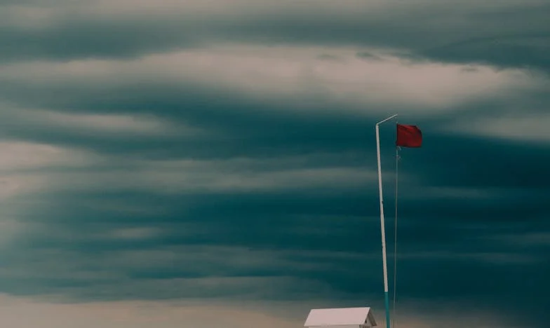 Chaque fois que mon gendre rentre, je dois disparaître : l’histoire d’une grand-mère française