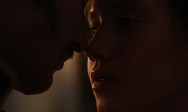 Le Secret de Roger : Un Coin de Rue, Une Vie Révélée