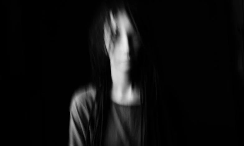 Mon mari, son portefeuille et ma cage : Douze ans piégée dans mon propre mariage – Mon combat pour la liberté et la dignité