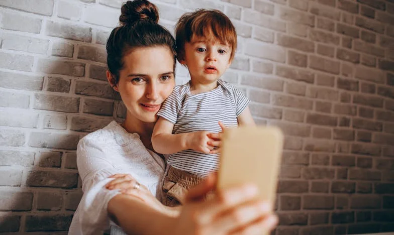 Quand j'ai entendu une voix étrangère dans le babyphone : Histoire d'une mère lyonnaise