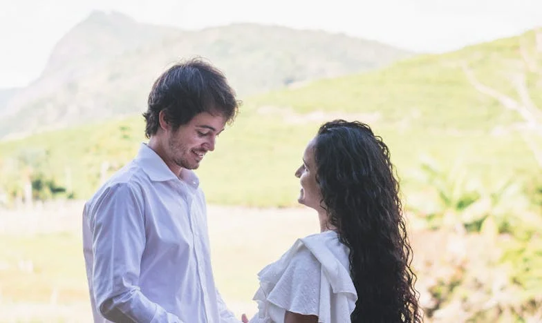 Sous le Masque de l’Amour : L’histoire de Claire, Amir et les Attentes de Mon Père