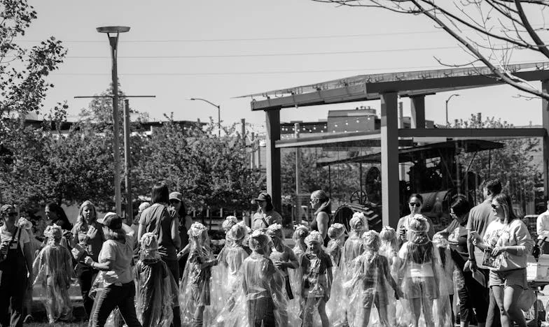 Sous le même toit qu’un tyran : le combat silencieux d’une femme