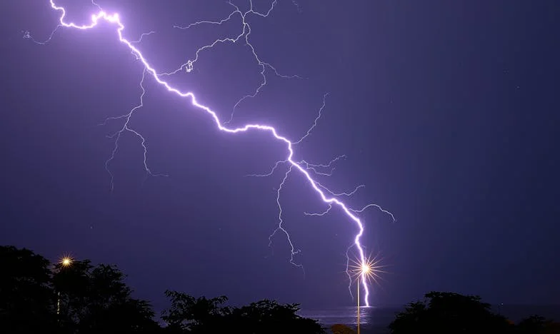 De l’ombre à la lumière : Le combat de Madeleine pour elle-même