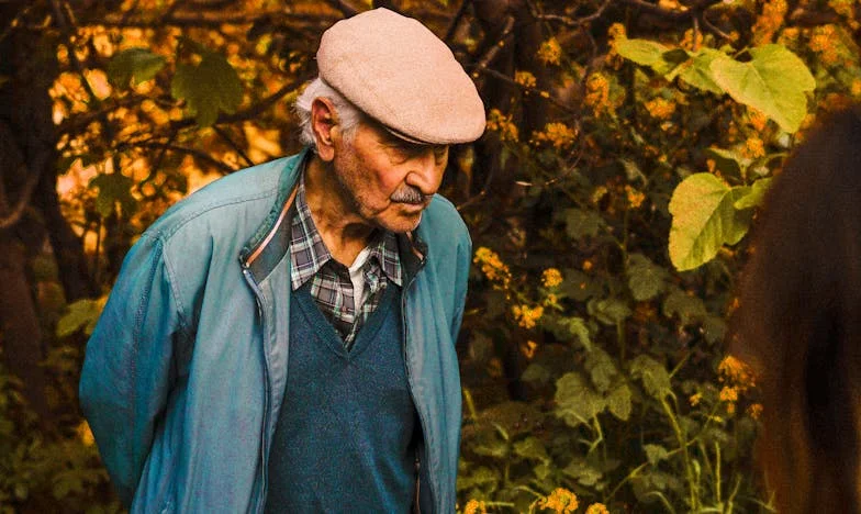 La mystérieuse voisine du cinquième étage et le prix du silence