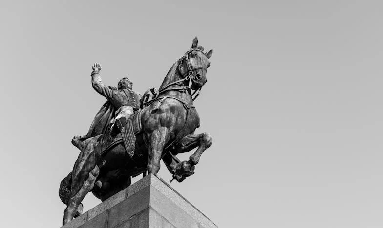 Csendben a Pénz Árnyékában: Egy Házasság Töréspontján