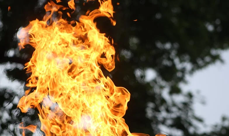 Két tűz között: Amikor az anyós mindent tud