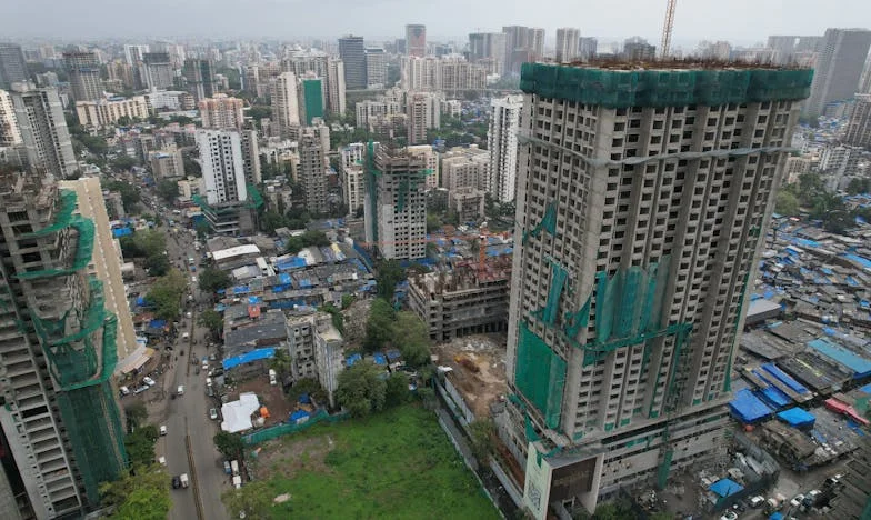 A hároméves Dávid bátorsága: Egy család menekülése az erőszak elől