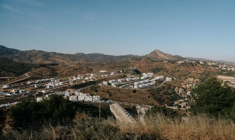 Amikor a férjem üzleti útra ment, az anyósom kidobott a házunkból – Egy magyar nő vallomása