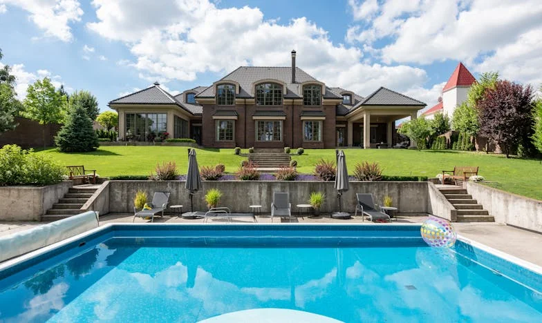 Két tűz között: Amikor anya és anyós is magának akar