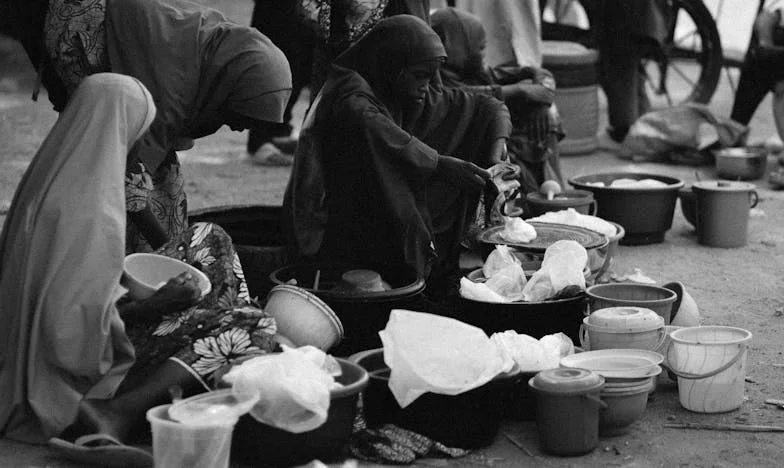 Lányom, a törékeny ruhában: szépség és titkok a magyar vidéki élet viharaiban