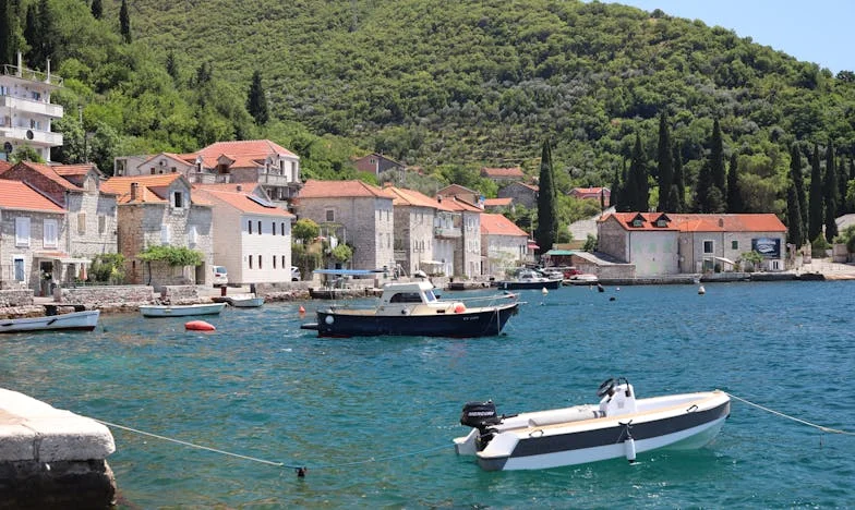 „Nem látod, hogy az anyád nem szereti a fiunkat?” – Egy meny küzdelme az elfogadásért