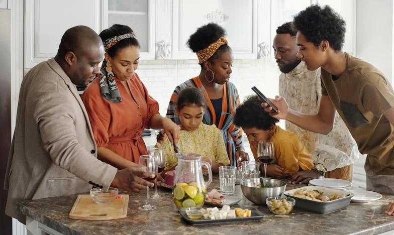 Senki sem akarta elhozni az unokát hétvégére – Egy apa könnyei, akitől elvették a fiát