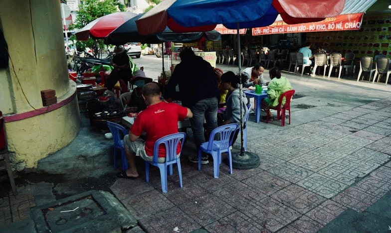 Szomszédokból árulók: Egy barátság vége a panelrengetegben