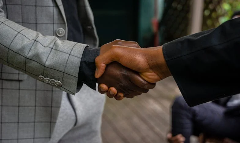 „Tényleg ilyen jól néz ki? Vagy én szoktam le róla, hogy észrevegyem?” – Egy magyar család története a XXI. században