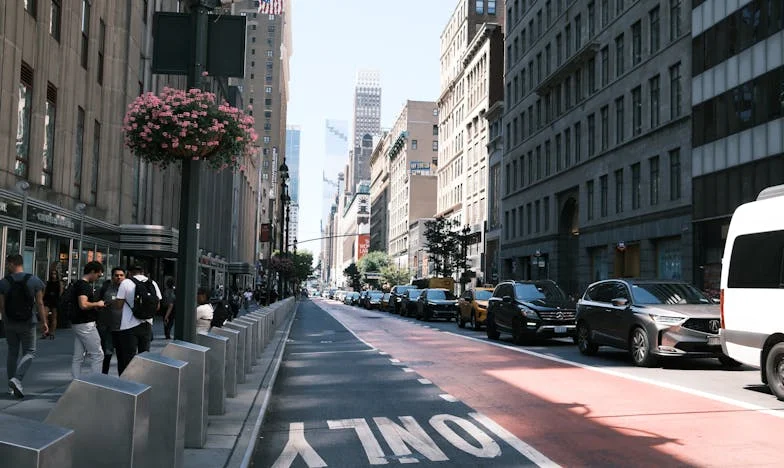 Amikor a kenyér mindig vajjal lefelé esik: Egy magyar család története veszteségről, fájdalomról és újrakezdésről