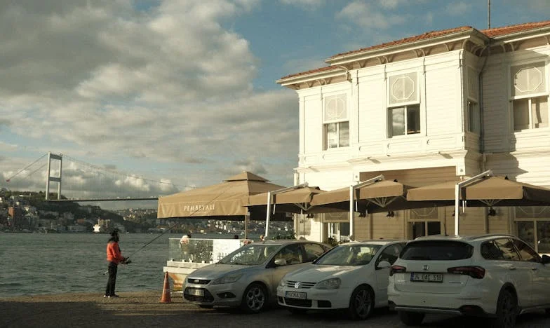 Harminc év házasság után: amikor kiderül, hogy minden csak illúzió volt – Egy magyar asszony vallomása a hűtlenségről és önmagáról