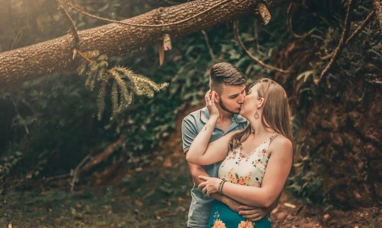 Harmincnyolc éves vagyok, nincs férjem, nincs gyerekem – és boldogabb vagyok, mint valaha: Egy magyar nő vallomása a társadalmi elvárások szorításában