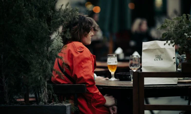 Örökké fiatal? Egy magyar nő harca az önképpel és a családdal