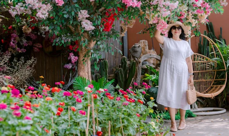 A fiam eladta az otthonunkat a hátunk mögött – most egy erdei viskóban próbálunk túlélni