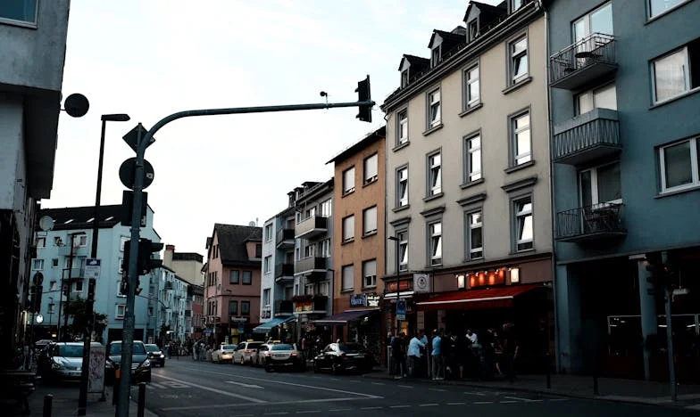 Az örökség árnyékában: Egy budapesti család titkai és harcai