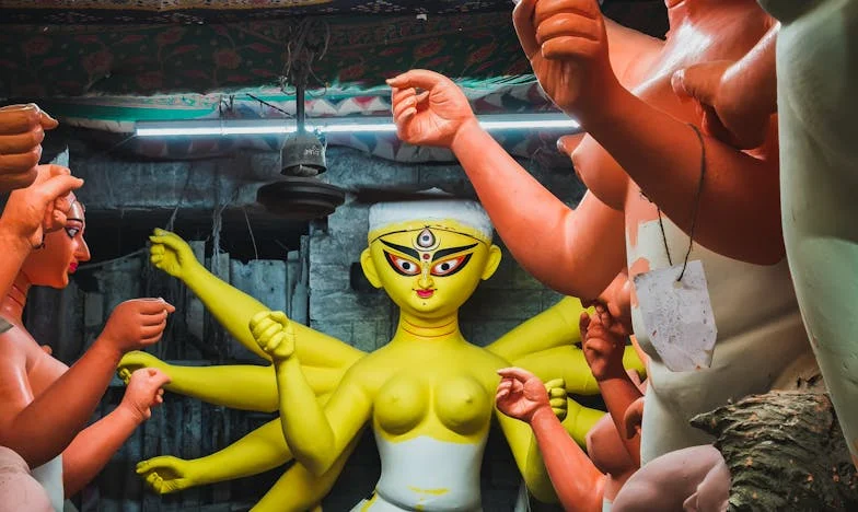 Esküvő a Duna-parton: Dóra útja fájdalmon, szereteten és előítéleteken át