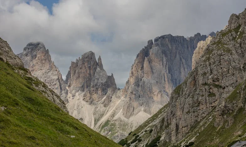 Szeretni Bűn? – Egy fiatal nő harca az előítéletekkel egy idősebb férfi oldalán