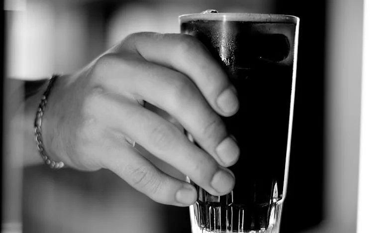 A friss kenyér illata és a kimondatlan szavak keserűsége – Egy magyar házasság története