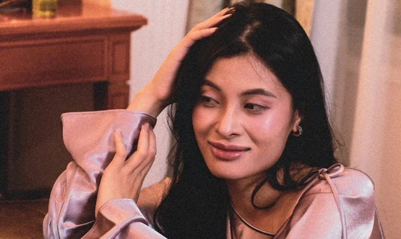 A menyasszony szenvedélyes beszéde: Az üres asztalok titka