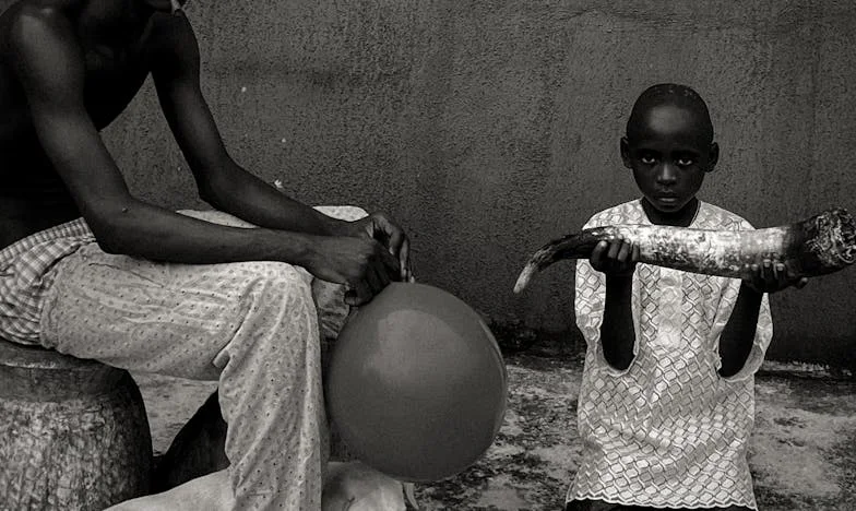 Hatvan gyertya árnyékában: Egy anya álma és a család ára