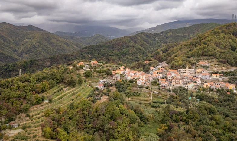 Nem vagyok csak egy cím: Egy budapesti lakás, családi álmok és árulás története