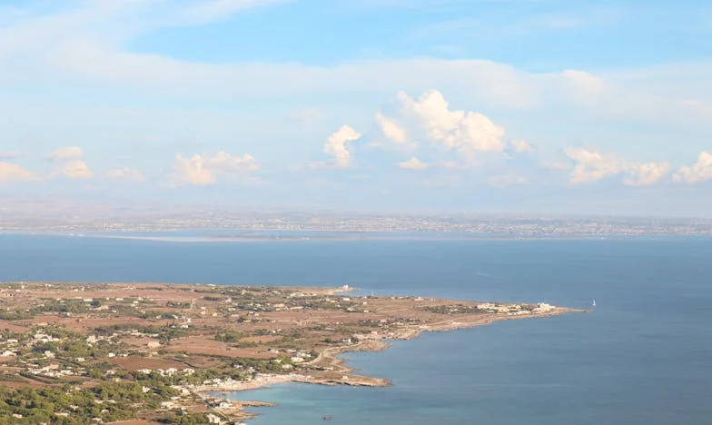 Túl fiatal anyának: Az én történetem tizenéves anyaként Budapesten