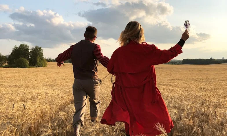 Üres bölcső, üres ígéretek: Hazatérés káoszba – Egy magyar anya vallomása