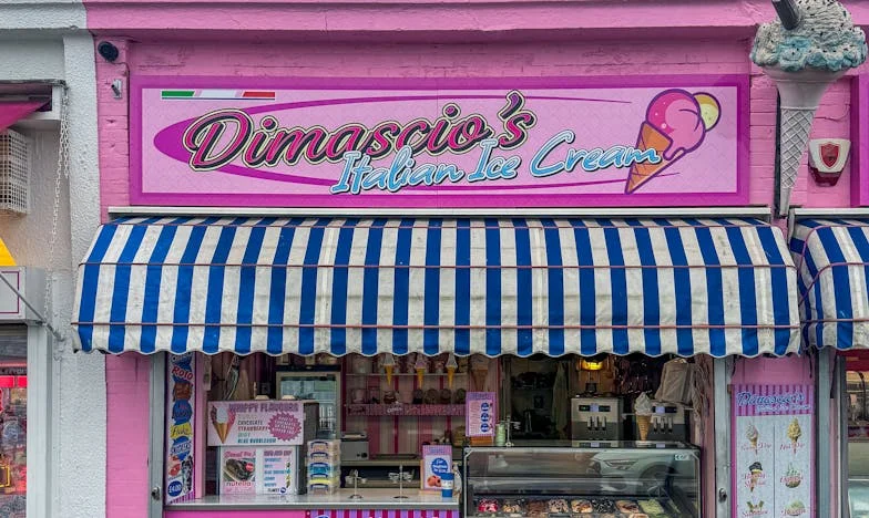 A ház, amely szétszakított minket: Egy magyar család története kapzsiságról és sebekről