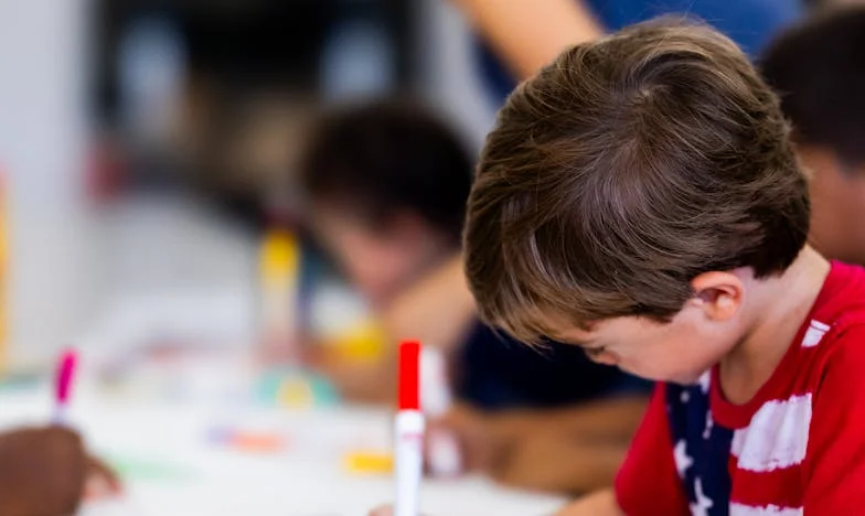 Apám úgy döntött, hogy nyugdíjba megy, és én tartom el – miközben épp szülési szabadságon vagyok