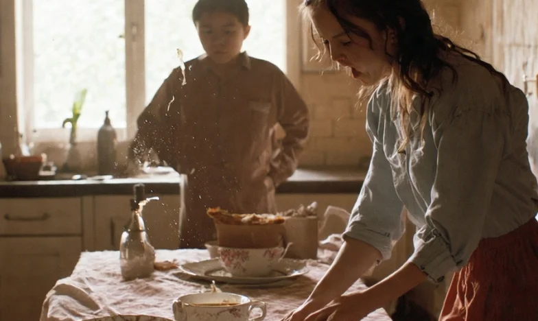 „Szégyent hozol rám” – Egy magyar család története a megfelelési kényszerről és az önazonosságról