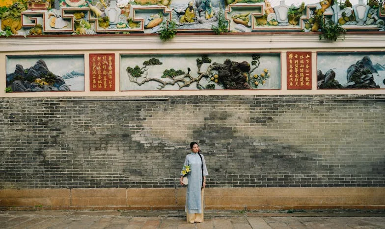 A láthatatlan luxusfal: Egy budapesti család története a szeretet és pénz között