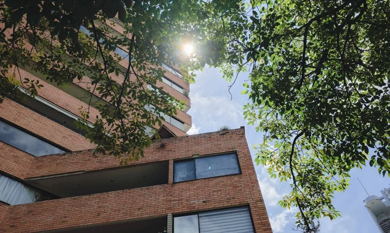 Nem hívtak meg a fiam esküvőjére, mégis nálam találtak menedéket – Egy anya küzdelme a méltóságáért